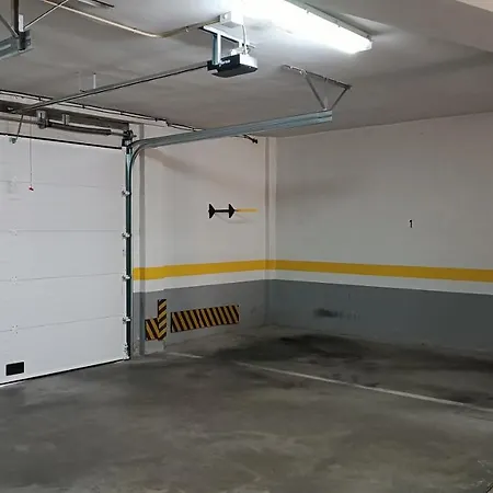 Sherryflat Aina Parking * 헤레스